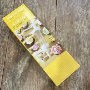 New in box Nordic Ware 5 piece set cupcake decorating set, OSFM